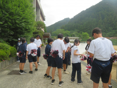 ②
