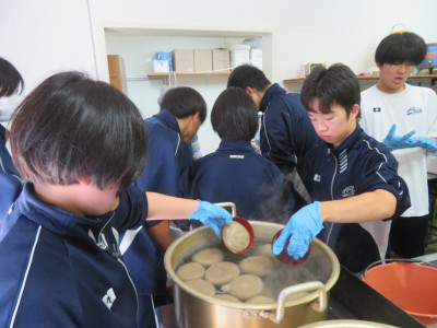 ③