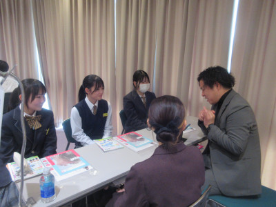③