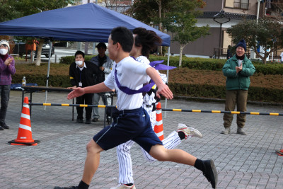 ③大野君が先にゴールしました